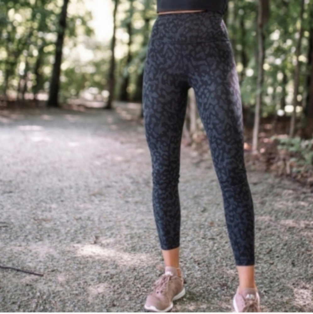 🍋 LULULEMON 🍋 Align 28" black Cheetah camo Size 8 formation camo deep - Picture 6 of 16